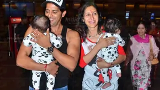 Catch the FIRST glimpse of Karanvir Bohra's twin daughters! Thumbnail