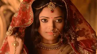 Shweta Basu Prasad's special treat to the entire unit of 'Chandra Nandini'! Thumbnail