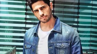 Sidharth Malhotra to start 'Aiyaary' shoot in Kashmir Thumbnail