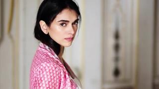 Aditi Rao Hydari becomes face of Vogue Wedding Show 2017 thumbnail