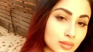 #Stylebuzz: OMG! Mouni Roy Turns A Red Head As 'Naagin 2' Nears An End Thumbnail