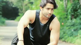 Woah! What left Shaheer Sheikh aka Dev from 'Kuch Rang..' STARRY-eyed! Thumbnail