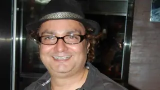 Vinay Pathak, Sarika to collaborate for web series Thumbnail