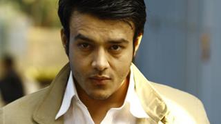 "It's important for an actor to enjoy adulation of the audience." - Aniruddh Dave