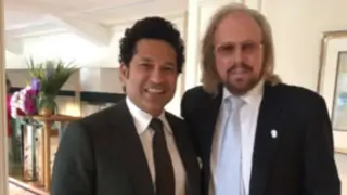 Sachin Tendulkar meets Bee Gees star Barry Gibb Thumbnail