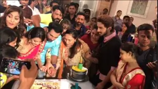 #InPics: 'Saath Nibhana Saathiya' finally wraps shoot after a 7 year run! Thumbnail