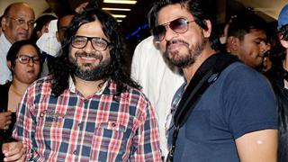Pritam auctions guitar gifted by SRK Thumbnail