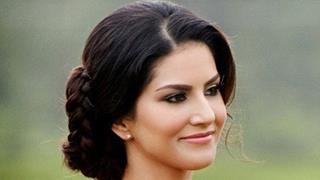 Sunny Leone urges people to save water Thumbnail