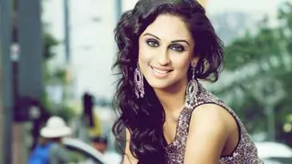Krystle D'souza to reveal interesting hair and make-up hacks in her new project - Glam It Up! Thumbnail