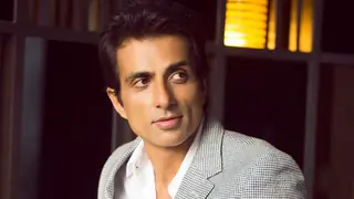 When you're an outsider, no one wants to meet you: Sonu Sood Thumbnail
