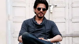 SRK enjoys breaking away from fast-paced lifestyle! Thumbnail