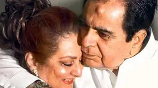 Saira Banu's EMOTIONAL message after Dilip Kumar's discharge Thumbnail