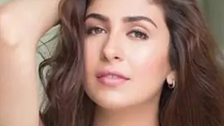 Malvika Raaj to make big Bollywood debut with Emraan's 'Captain Nawab' thumbnail