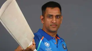 A true legend: B-Town stars congratulate M.S. Dhoni Thumbnail