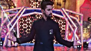 #Stylebuzz: Ravi Dubey Emerged In A Debonair Dark Look For The Zee Rishtey Awards Thumbnail