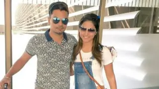#Stylebuzz: Dungaree LOVE; Hina Khan sure knows how to work-it!! Thumbnail