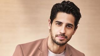 Sidharth Malhotra kicks STARTS promotions with Juno Chopra