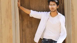 Woah! Actor Namish Taneja is in a RELATIONSHIP Thumbnail