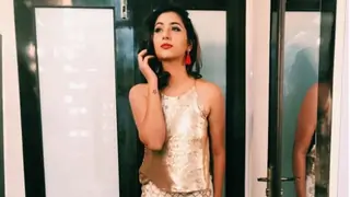#Stylebuzz: Disha Parmar's Hairdo Is Exactly What You Need To Have Your Mornings Style Sorted! Thumbnail