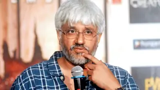 Vikram Bhatt warns fans against fake Facebook profile Thumbnail