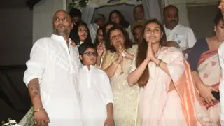 Entire Bollywood attends Ram Mukherjee's prayer meet thumbnail