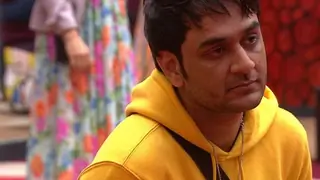 #BB11: Vikas Gupta tries to RUN away AGAIN; to pay Rs. 2 Crores to 'Bigg Boss'? Thumbnail