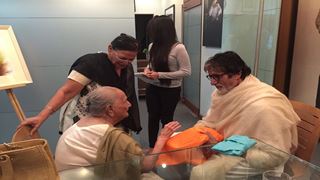 Big B meets a 98 year old fan on a request by Aahana Kumra.