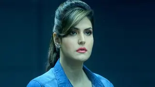 Zareen Khan's ALLEGATIONS: Producer- Director give a SMASHING REPLY Thumbnail
