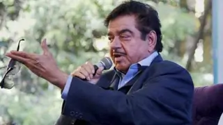 Shatrughan Sinha questions Modi, Big B for silence on 'Padmavati' Thumbnail