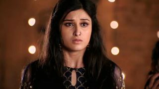 Pooja to be held at gunpoint in Piya Albela, who will save her?