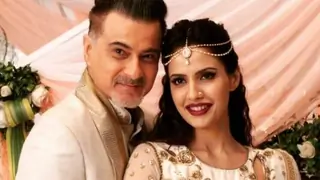 Here's a Sneak-Peek into Sanjay Kapoor's Wedding Ensemble from 'Dil Sambhal Jaa Zara!' Thumbnail