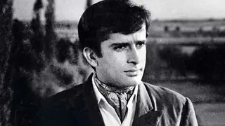 Shashi Kapoor's heroines remember 'the Gentleman' Thumbnail