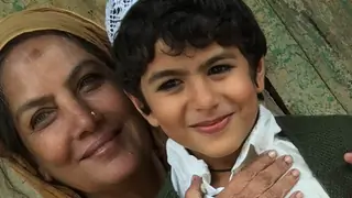 Shabana Azmi SLAPPED this Small Kid: Stricken with GUILT Thumbnail