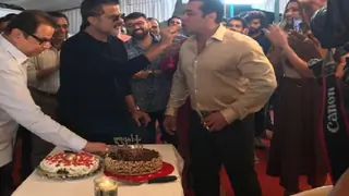 Anil Kapoor had 'extra-special' birthday on 'Race 3' set Thumbnail