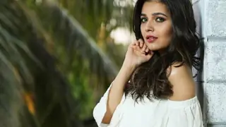 Mansi Srivastava's latest post will make you forget your mid-week crisis Thumbnail