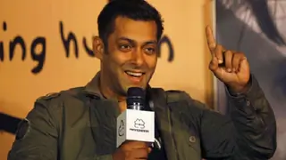 TRUTH behind Salman Khan's MYSTERIOUS tweet about finding his GIRL Thumbnail