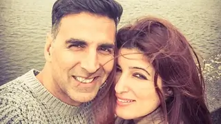 Akshay Kumar's message for Twinkle Khanna will MELT your HEARTS Thumbnail