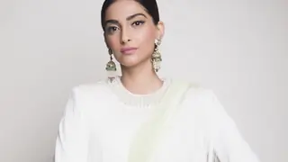 Sonam Kapoor makes an IMPACT in Padman! Thumbnail