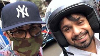 Ranbir Kapoor smartly roams on the street of Mumbai... thumbnail