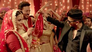 Irrfan Khan-Guru Randhawa RECREATE the popular Patola in Blackmail...