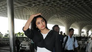 Athiya Shetty Has The Coolest Ensemble For An Early Morning Flight Thumbnail