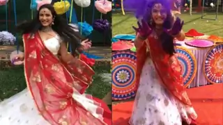 #Stylebuzz: Jasmin Bhasin's Belated Holi Look In 'Dil Se Dil Tak' Is So On Point! Thumbnail