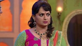 Upasana Singh rescued by cops while a Taxi driver tried to MOLEST her!