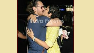 Birthday Special: Aamir Khan and wife Kiran Rao 'Steal it with a Kiss' Thumbnail