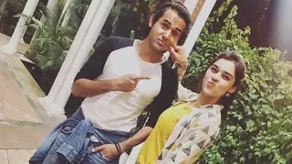 Eisha Singh clarifies her relationship status with Yeh Un Dino Ki Baat Hai's Randeep Rai! Thumbnail