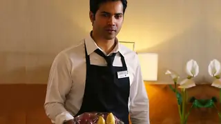 When Varun Dhawan was mistaken for a Hotel Employee by tourist! Thumbnail