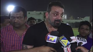 Watch Video: Sanjay Dutt's Shocking Move when asked about Madhuri thumbnail