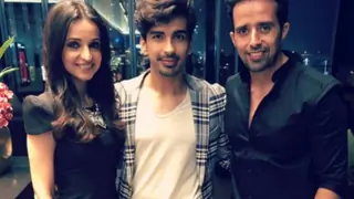 #Stylebuzz: Sanaya Irani And Mohit Sehgal Make For A Fancy Couple At The Premier Thumbnail