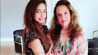 Veteran actress Mumtaz' daughter REACTS to her mother's Death Hoax thumbnail