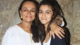 Alia Bhatt's HEARTWARMING message for Mom Soni Razdan Thumbnail